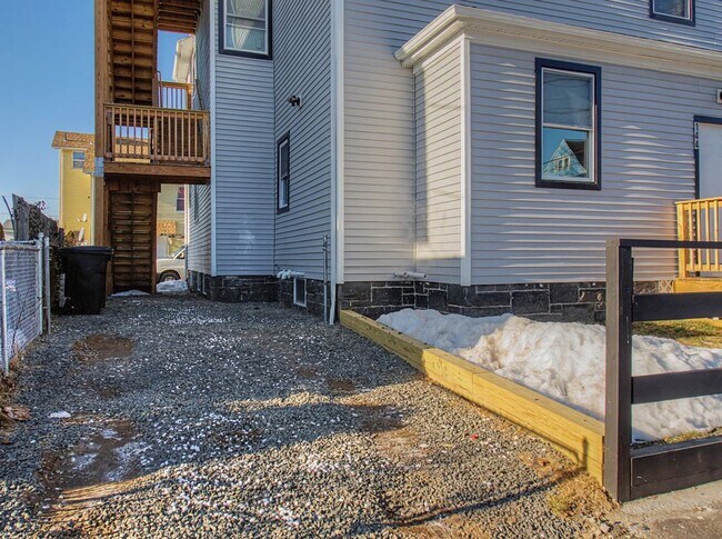 Foto del edificio - 144 Cottage St