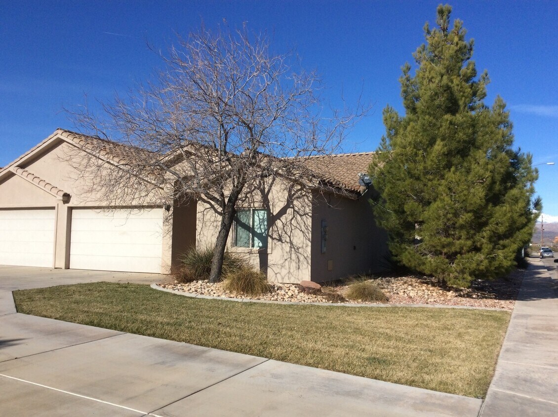 Primary Photo - Townhome in Grand Legacy