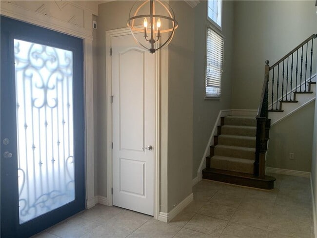 Building Photo - 2633 S Everest Ave