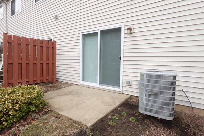 Foto del edificio - 3430 Blue Ridge Dr