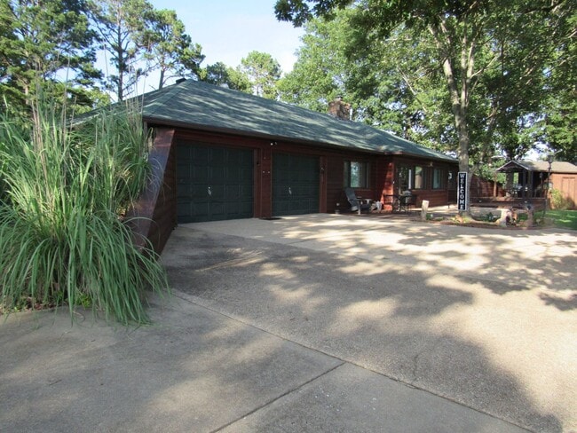 Building Photo - Fully Furnished One-Level Lakeview Home in Camdenton
