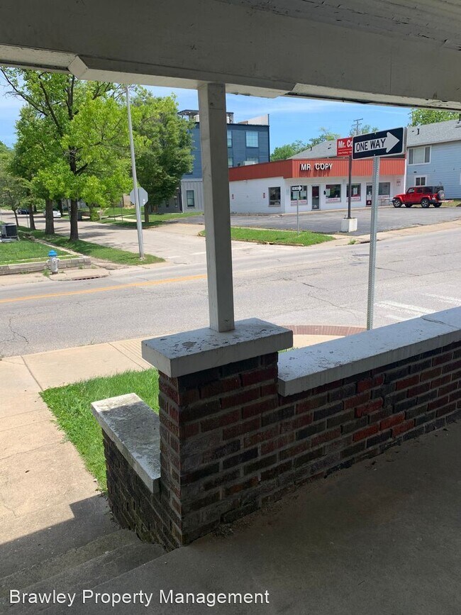 Foto del edificio - 4 br, 3 bath House - 430 E. 10th St.