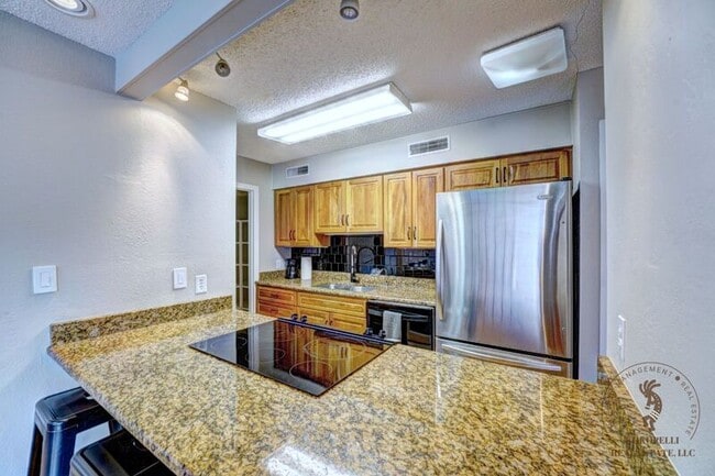 Building Photo - 1020 Lakeside Ct