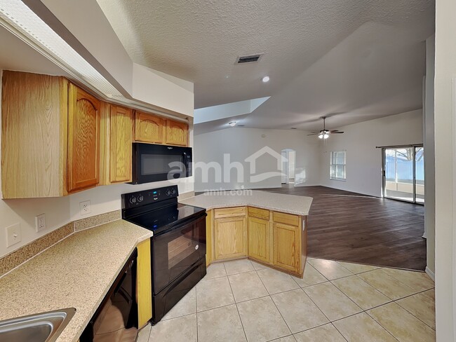 Building Photo - 4611 Treasure Cay Rd