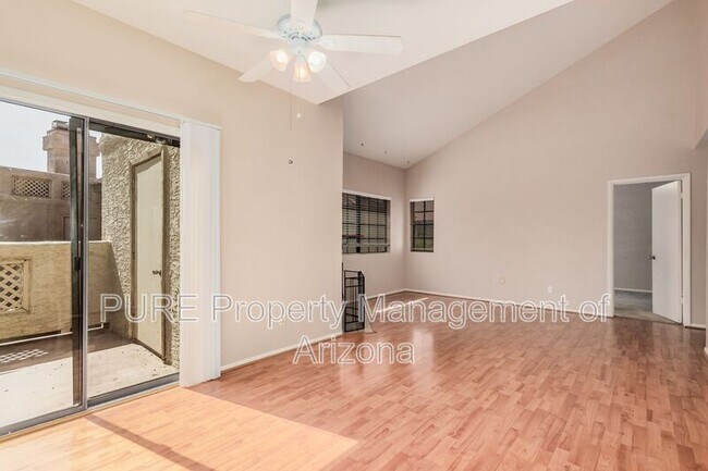 Foto del edificio - 930 N Mesa Dr