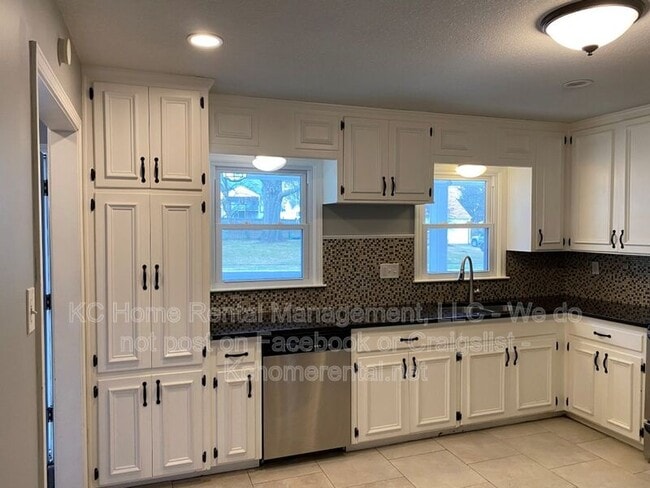 Building Photo - 6809 Marty St