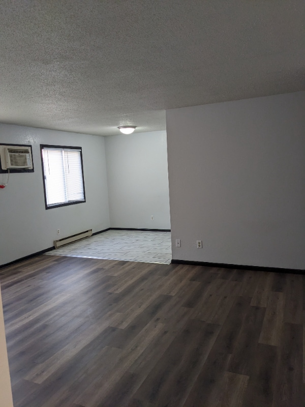 Building Photo - 300 Hopp Ave
