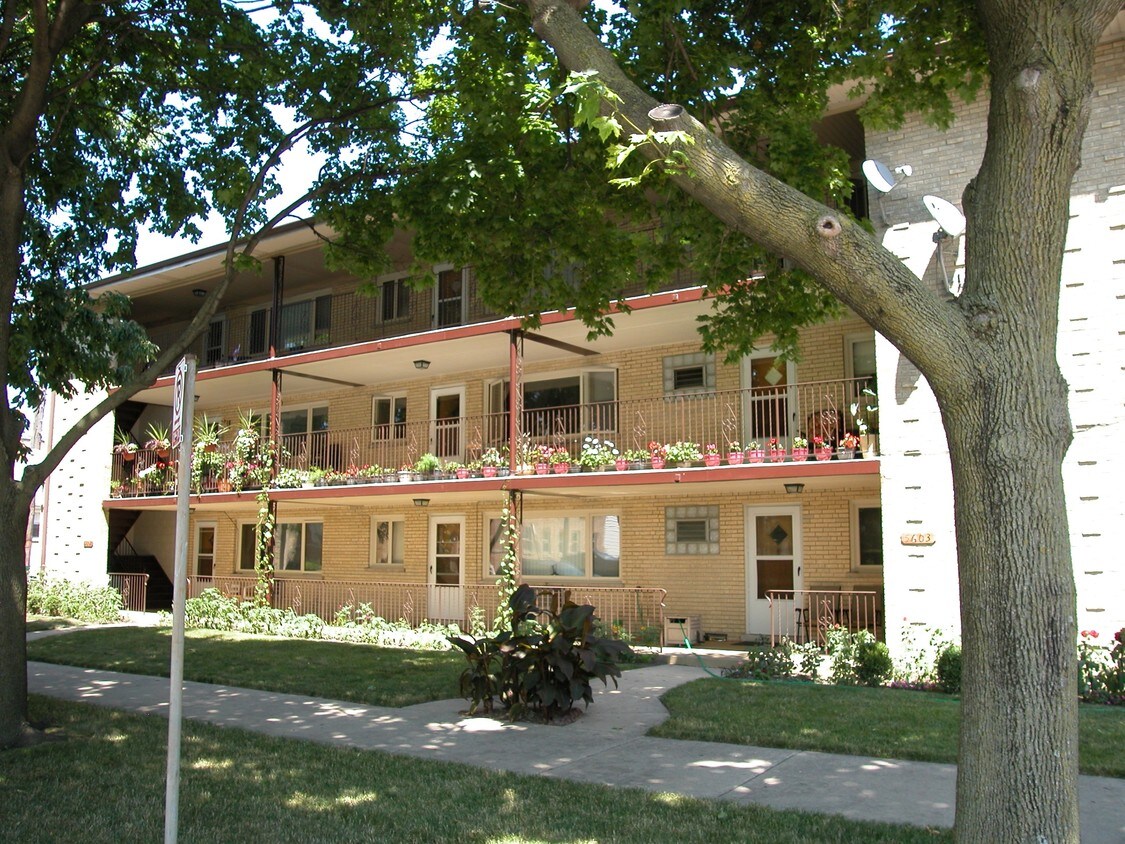 Foto principal - 3454 W Bryn Mawr Ave
