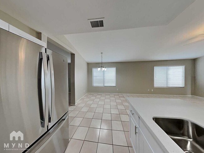 Foto del edificio - 3126 W Foothill Dr