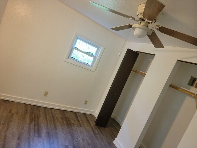 Dormitorio - 2751 Hilltop Ave