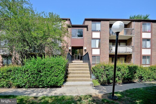 Building Photo - 9702 Kingsbridge Dr