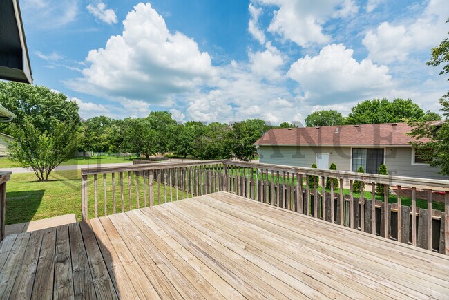 Foto del edificio - 636 S Highland Dr