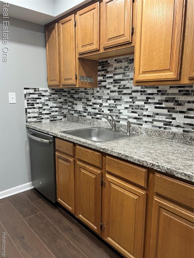 Foto del edificio - 754 E Fox Hills Dr