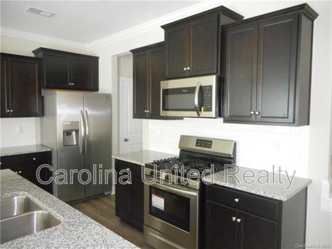 Foto del edificio - 8731 Harris Lake Ln