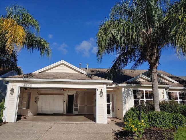 Building Photo - Designer Home in Mallory Square
