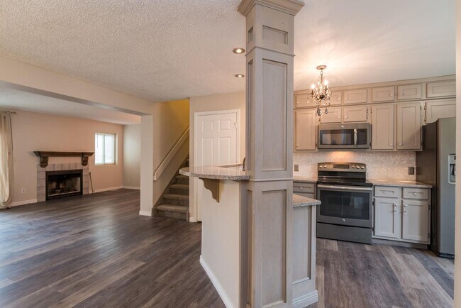 Foto del edificio - Spacious 3 Bedroom, 3 Bathroom Willowbrook Condo in Gunbarrel