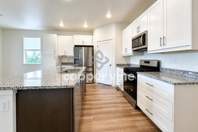 Foto del edificio - 429 Bluebird Rd