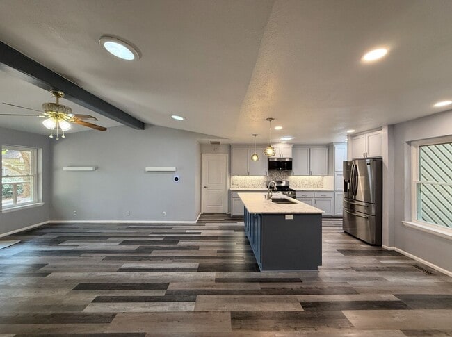 Building Photo - Beautifully Designed Home with Thoughtful ...