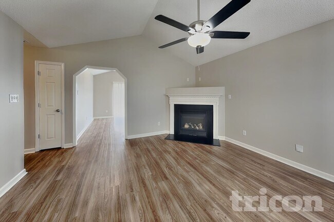 Foto del edificio - 5169 Parkerwood Dr