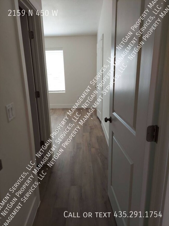 Building Photo - 3 bed 2 bath twin home