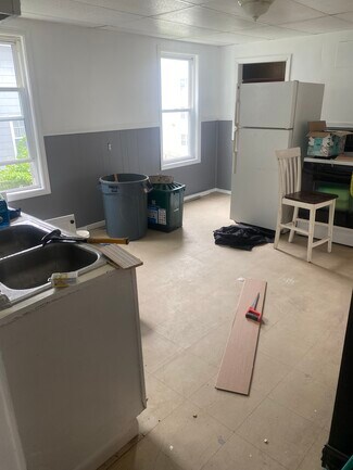 Building Photo - 8 E Kendall St