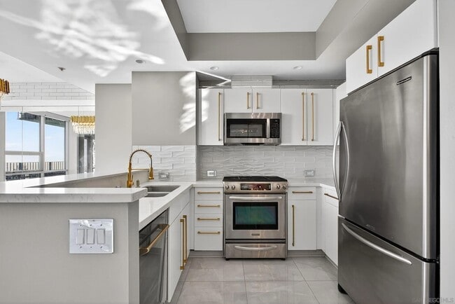 Building Photo - 321 Tenth Ave