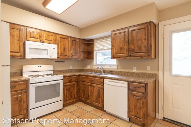 Building Photo - 3 br, 1 bath House - 1708 Yucca Lane