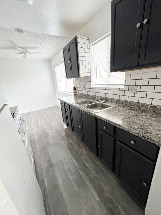 Foto del edificio - 452 Vista Ave