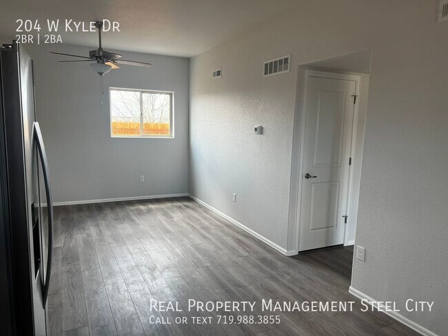 Foto del edificio - 204 W Kyle Dr