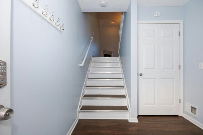 Foto del edificio - 250 Parktrail Rd