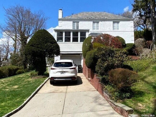 Foto del edificio - 64 Old Pond Rd