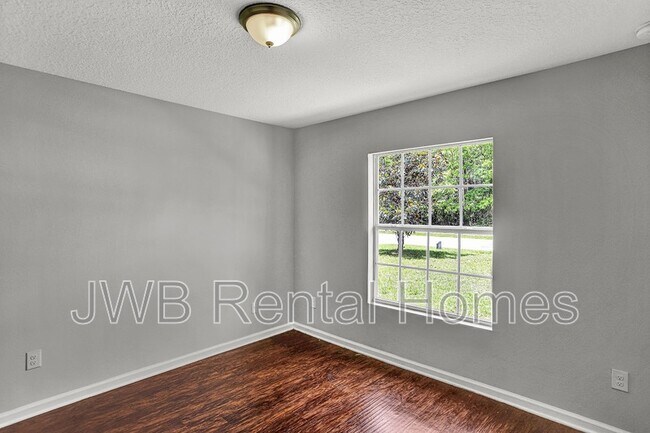 Foto del edificio - 12271 Harts Rd