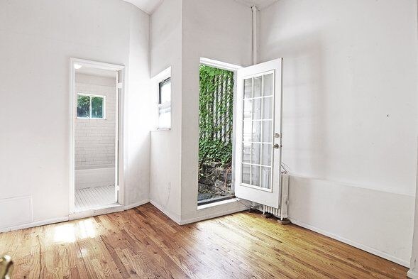 Primary Photo - 192 Greenpoint Ave