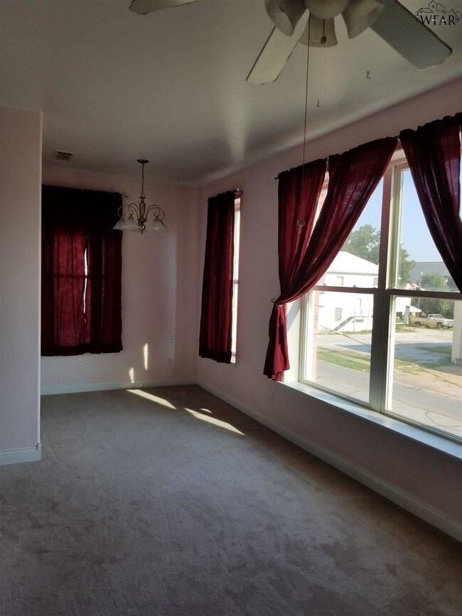 Foto del edificio - 911 Van Buren St