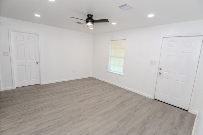 Building Photo - 9210 St Lo Rd