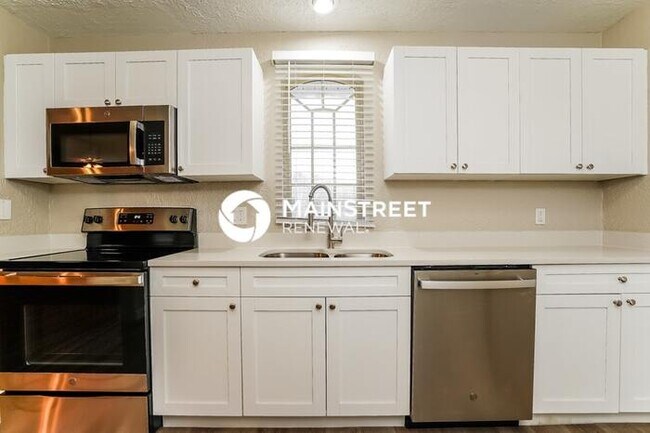 Foto del edificio - 3 Bedroom Pet-Friendly Home in Fort Myers, FL with Main Street Renewal