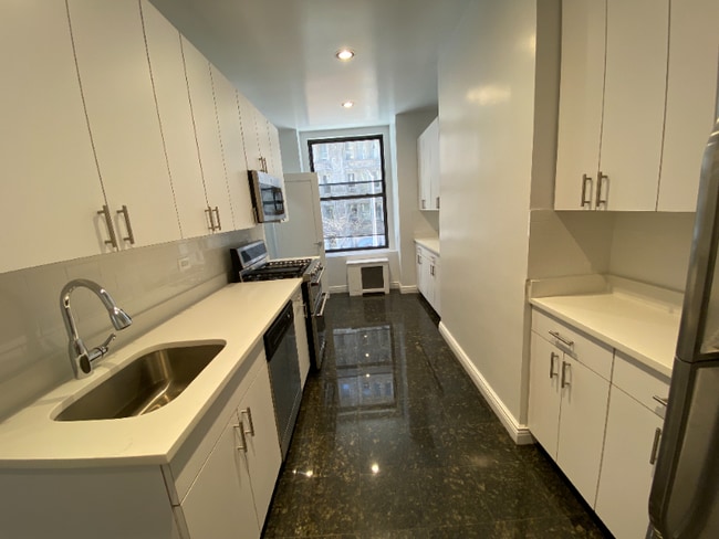 Building Photo - 200 W 58th St