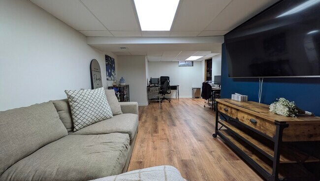Foto del edificio - 803 Forest Ct