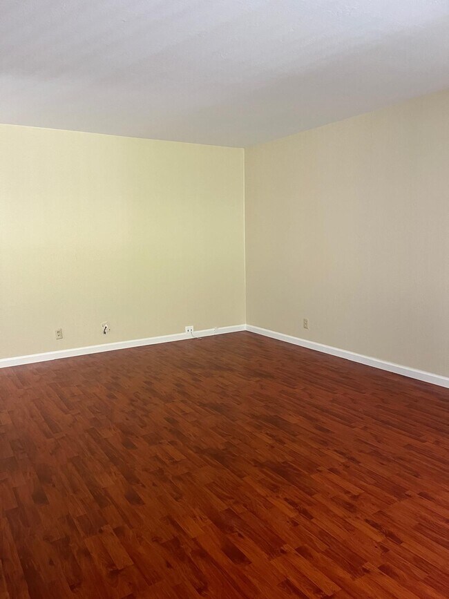 Foto del edificio - 5495 Taft Dr