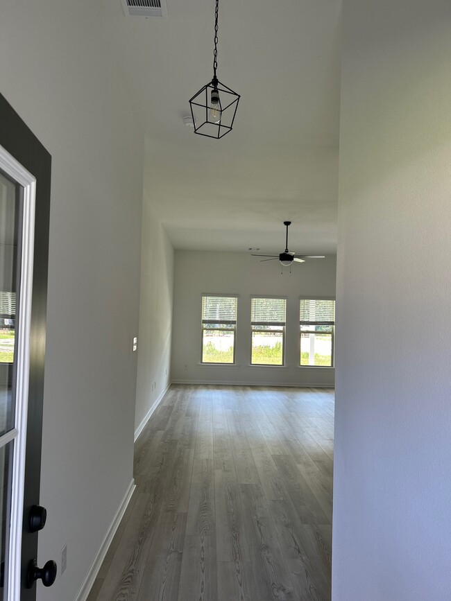 Foto del edificio - 41352 Rosewood Ln