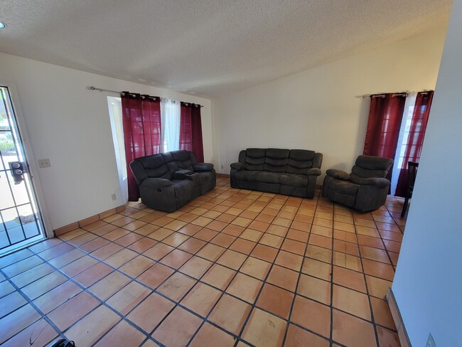 Building Photo - 9975 E Gray Hawk Dr