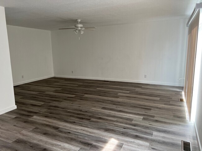 Building Photo - 2114 Pauline Blvd