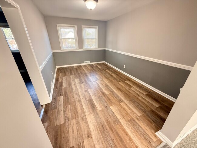 Foto del edificio - 1644 Sherwood Ave