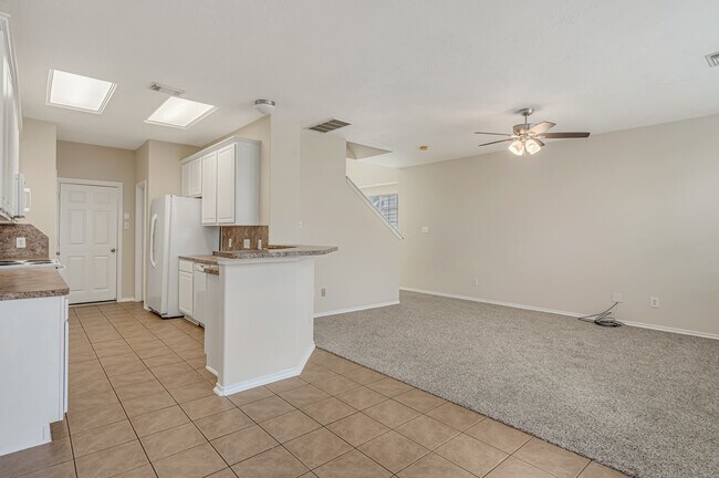 Foto del edificio - 6213 Stoney Creek Dr