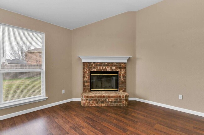 Foto del edificio - South Arlington, TX- Beautiful 3-Bedroom, 2-Bath Home with Open-Concept Living, Fenced Backyard &...