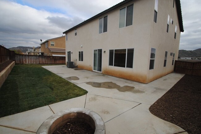 Building Photo - 27182 Delphinium Ave