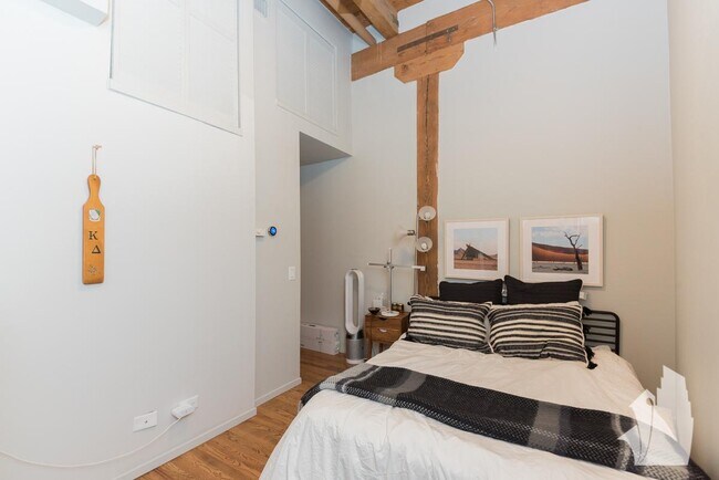 Building Photo - 1 bedroom in Chicago IL 60647