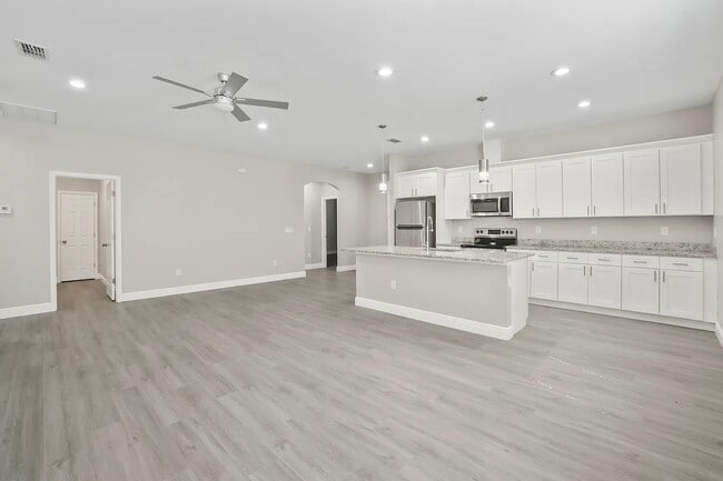 Building Photo - 2922 W Chestnut St