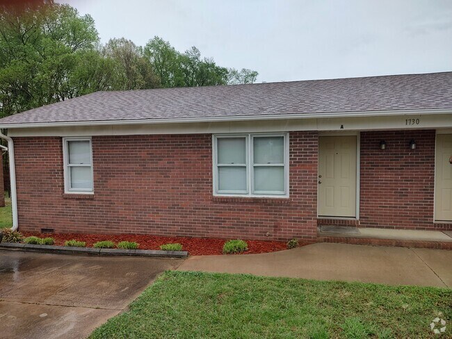 Building Photo - 1730A Flat Rock Rd