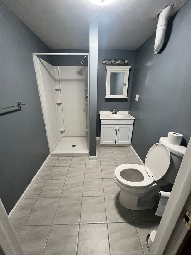 Building Photo - Basement apartment